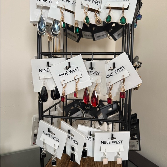 Earring Collection - Picture 2 of 8